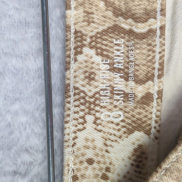 a.n.a. Womens Tan Snakeskin Print High Rise Ankle Skinny Jeans Size 8 - Picture 5 of 8